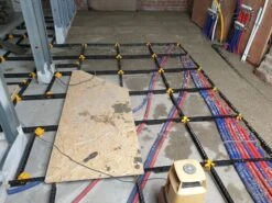 Grille De Nivelage Staenis Pour Chape Et Dalle Béton 5 M² : 40 Barres Et 25 Pieds -SILVERLINE Ventes Grille de nivelage pour chape et dalle 5 m 40 barres et 40