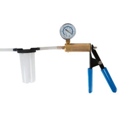 Silverline Kit Purge Liquide De Frein Avec Pompe à Vide Pour Systèmes De Freinage Et D'embrayage Auto 10 Silverline Kit Purge Liquide De Frein Avec Pompe à Vide Pour Systèmes De Freinage Et D'embrayage Auto -SILVERLINE Ventes kit de purge pour systeme de freinage