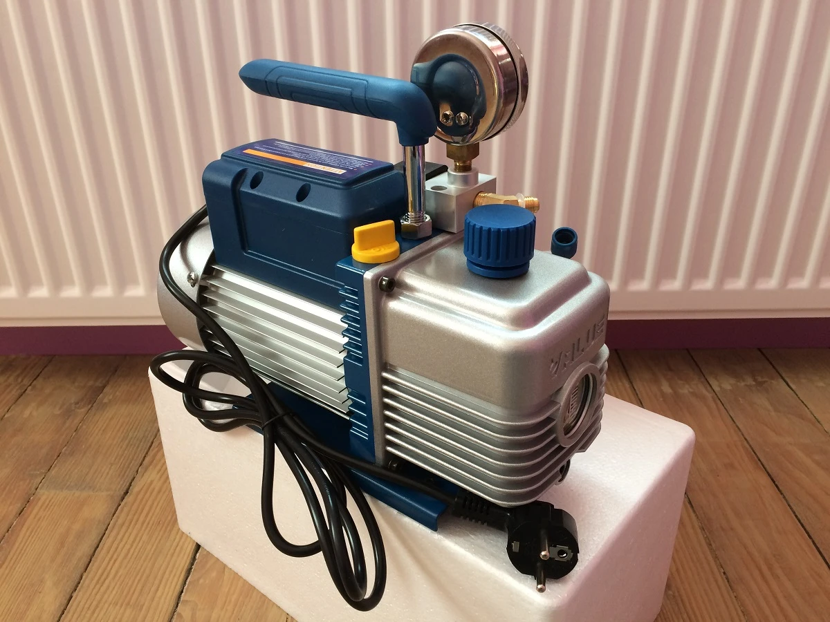 Pompe à Vide 2 étages Value 70 L/m Avec électrovanne Et Vacuomètre 5 Pompe à Vide 2 étages Value 70 L/m Avec électrovanne Et Vacuomètre – Image 3