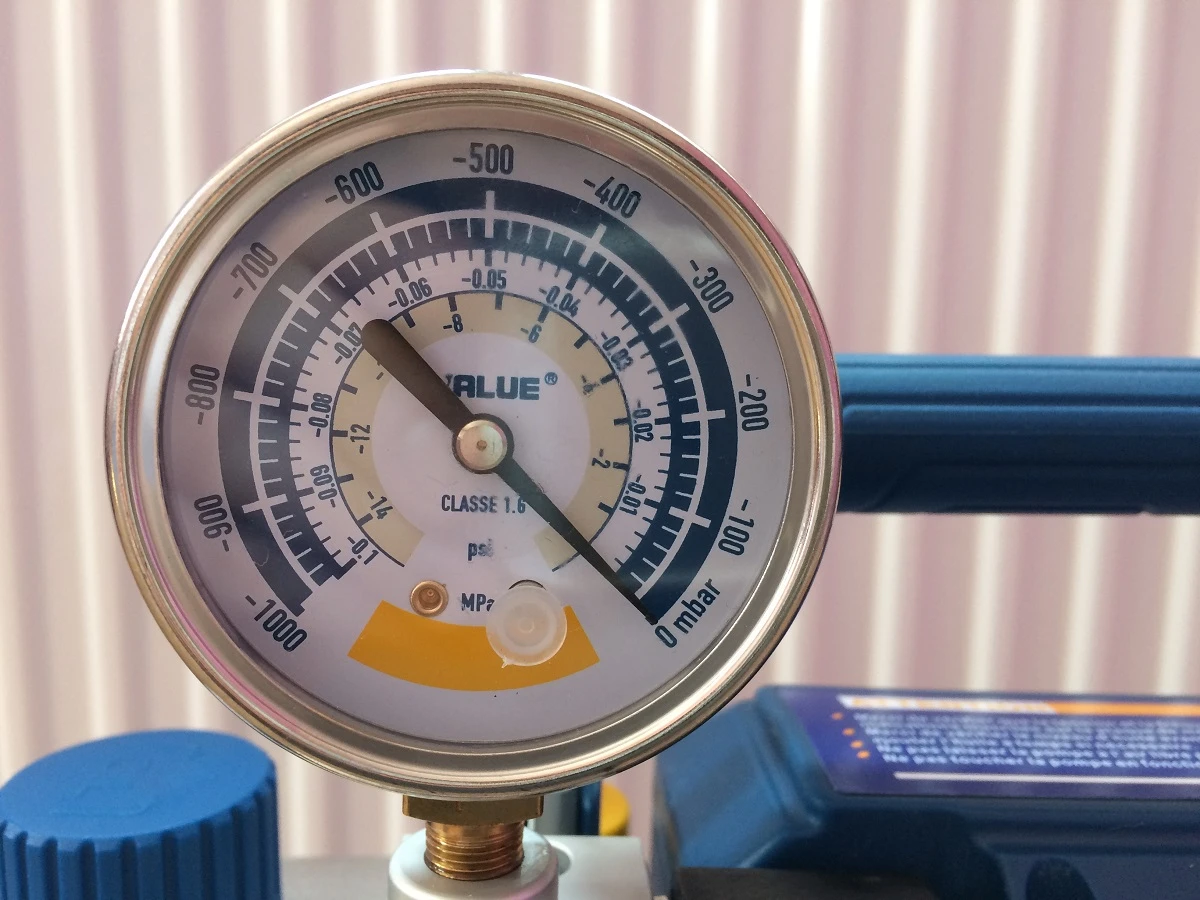 Pompe à Vide 2 étages Value 70 L/m Avec électrovanne Et Vacuomètre 7 Pompe à Vide 2 étages Value 70 L/m Avec électrovanne Et Vacuomètre – Image 5